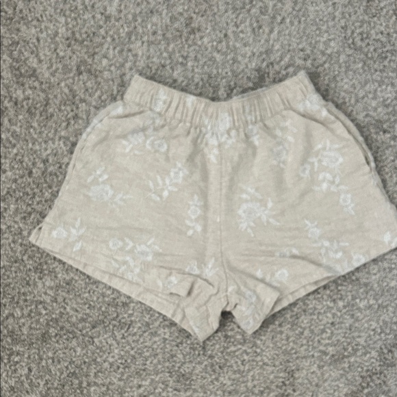 Abercrombie & Fitch Beige Floral pull on Shorts - Picture 1 of 9